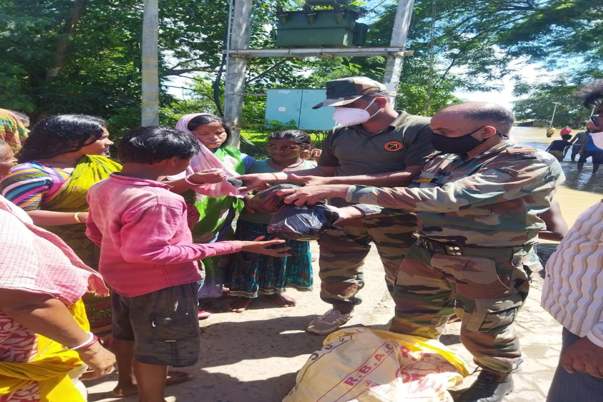 7 Army columns enter flood-hit areas, rescue 91