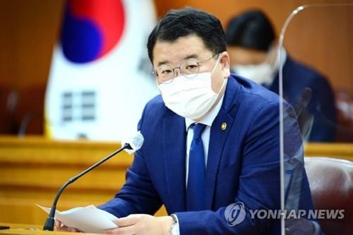 S.Korea’s First Vice FM leaves for London for talks on security, diplomatic ties