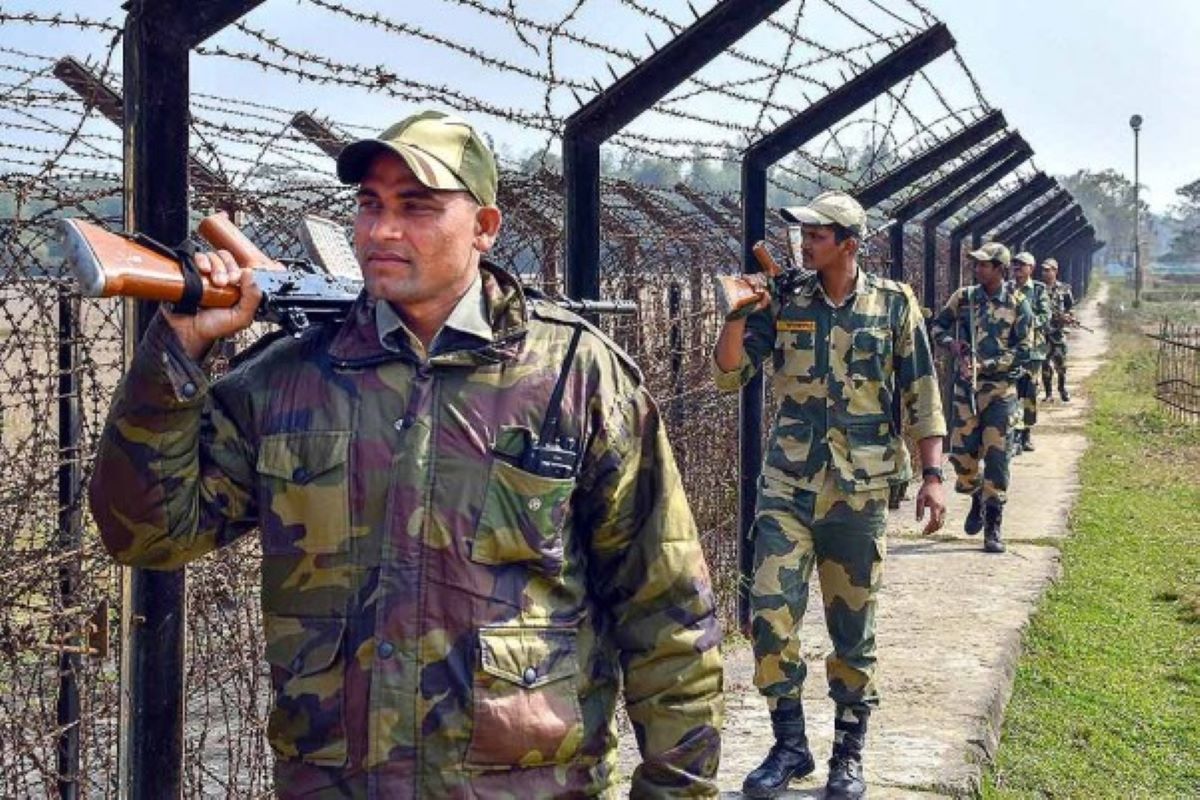 Bangladeshi villagers attack BSF jawans, snatch weapons; two seriously injured