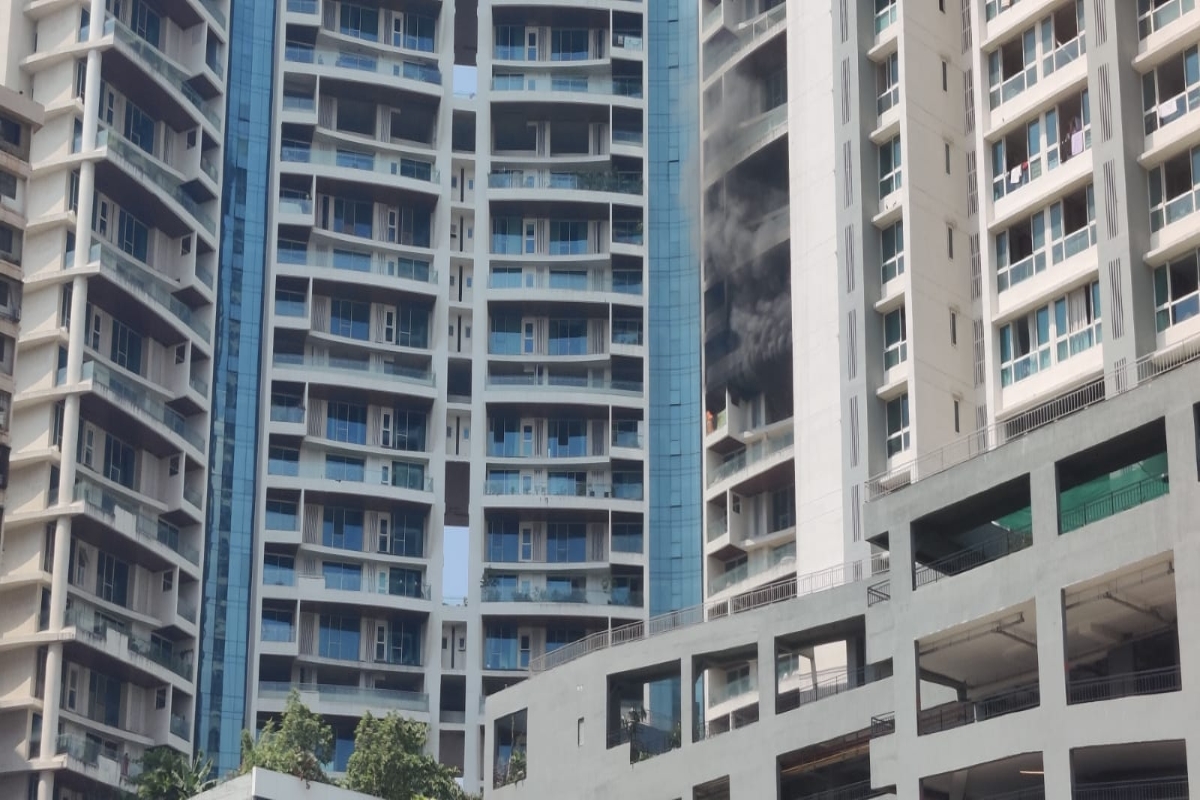 Mumbai blaze: 30-yr-old man tries to escape, falls to death