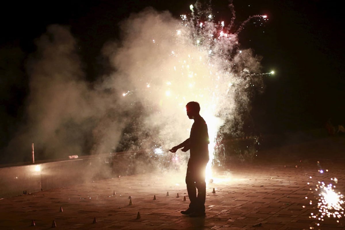 Fire crackers ban: revelers flout norms with impunity