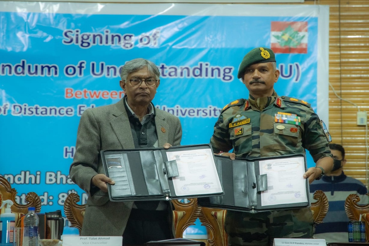Chinar Corps, Kashmir Univ sign MoU for various courses for soldiers