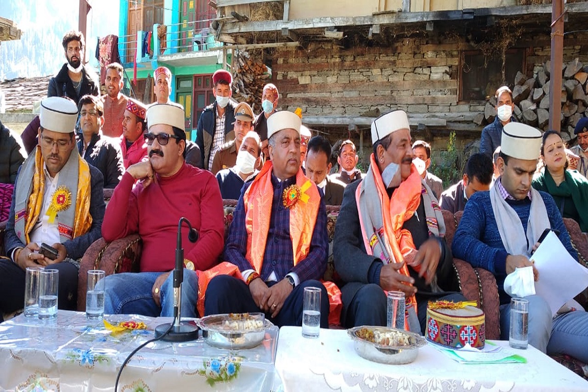 Jai Ram undertakes trek to Malana to meet fire affected families