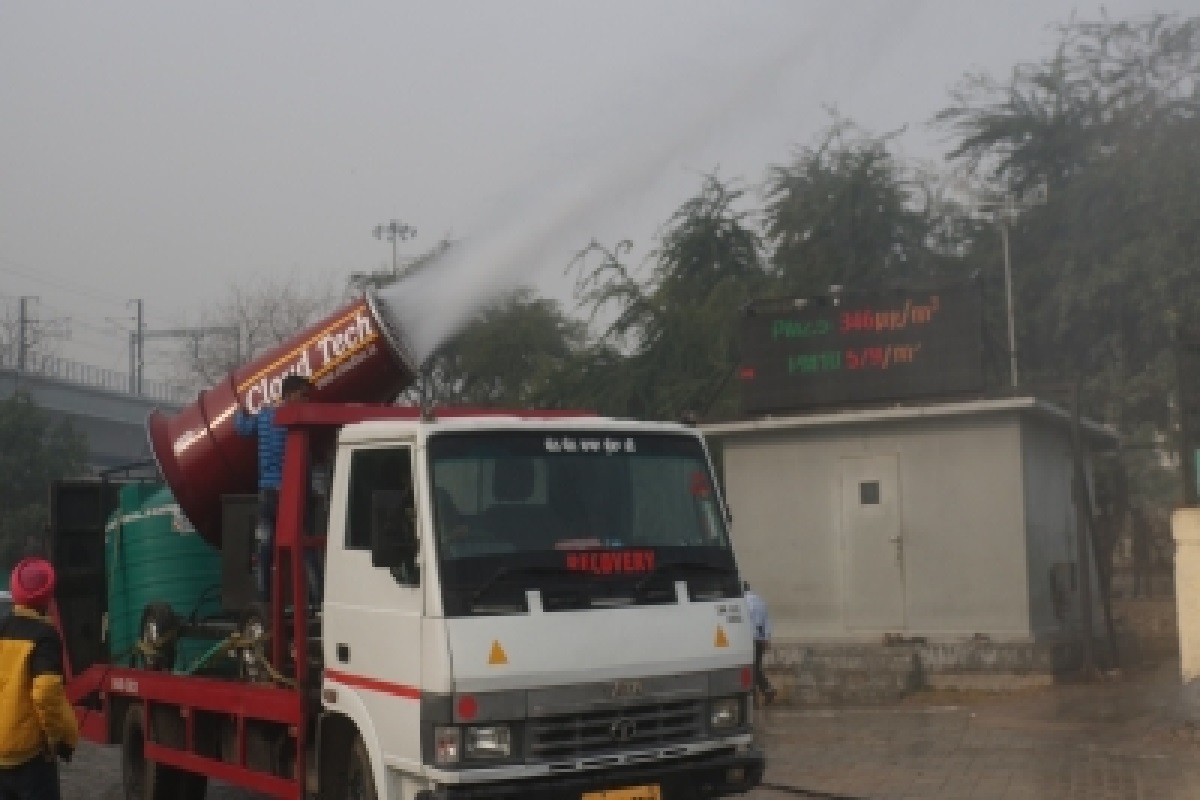 air pollution, sprinkling water, Delhi fire service