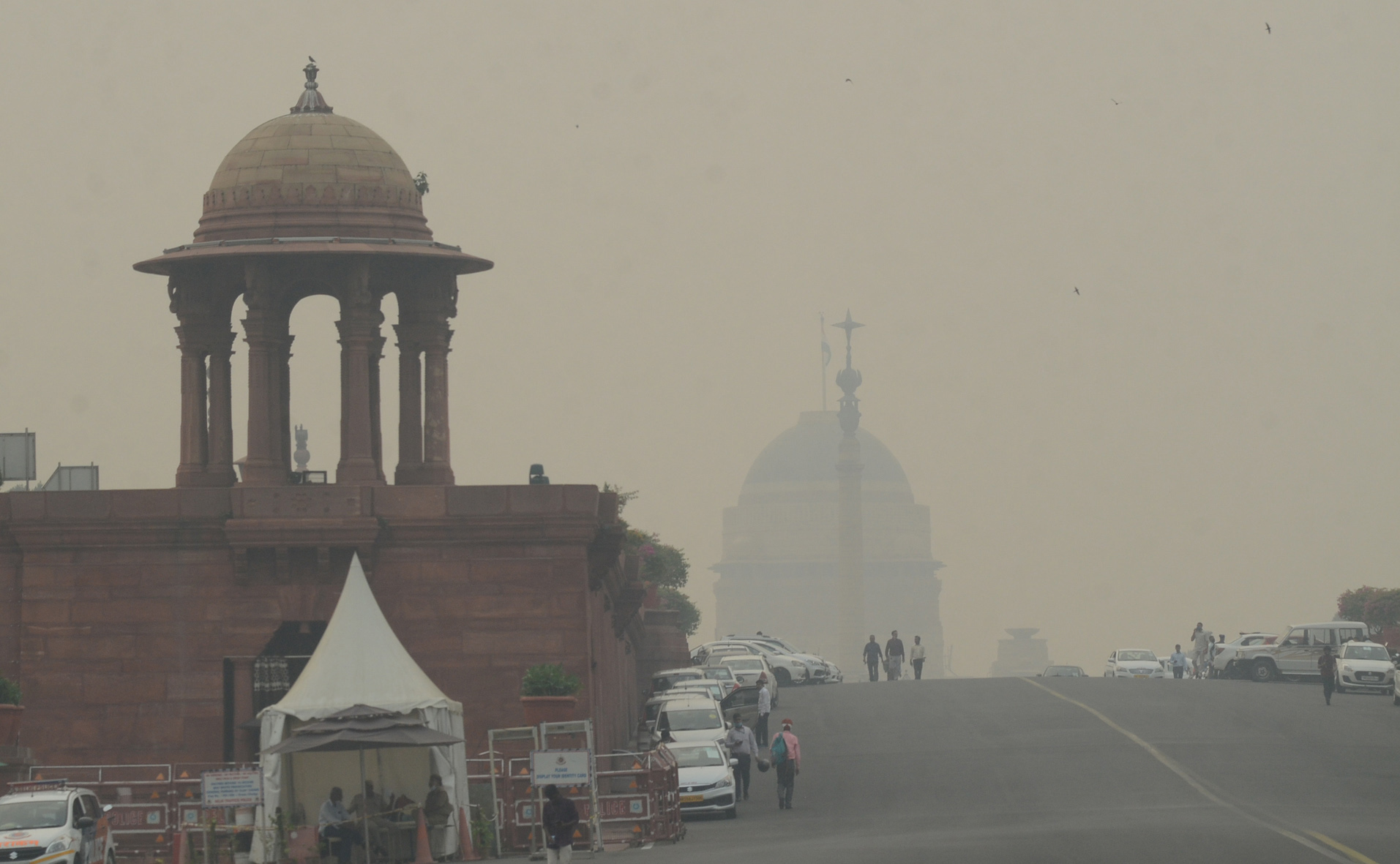 Delhi’s air quality continues to remain in ‘severe’ category with AQI of 436