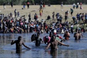 US-bound migrant caravan dwindles, moves through Mexico’s Gulf Coast