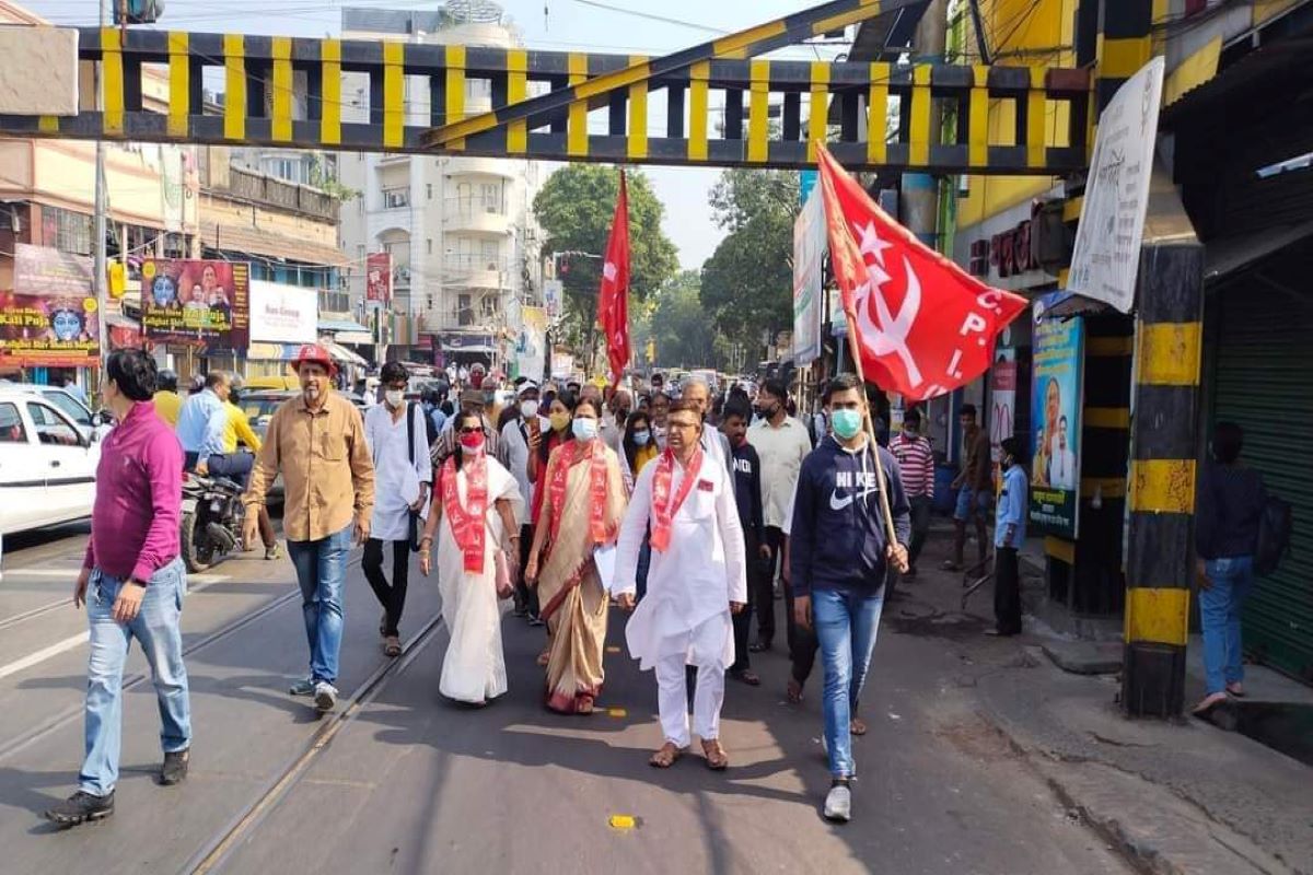 Left Front breaks trend of ‘religious polarisation’; begins poll campaign after paying respects at Netaji Bhavan