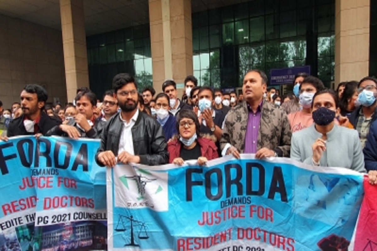 protest, doctors, police