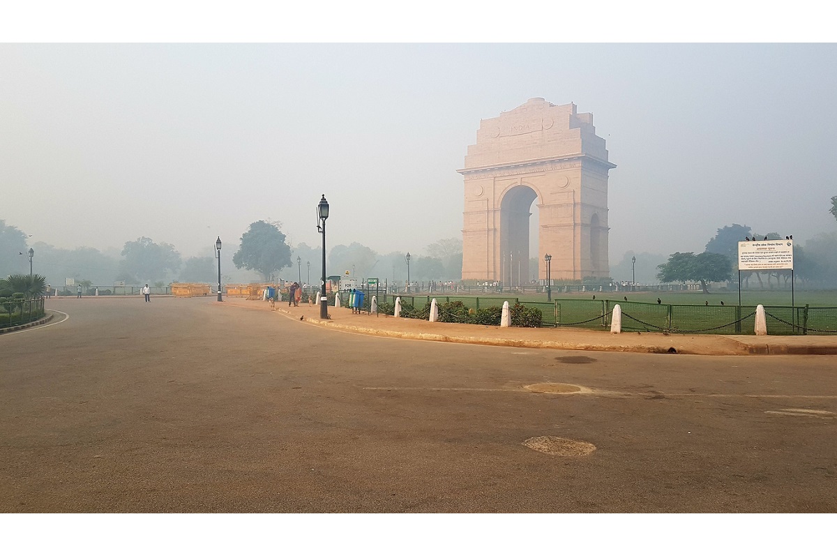 Foggy morning on Wednesday, AQI improves to ‘moderate’ in Delhi