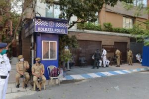 Kolkata Police offer tea to tired drivers