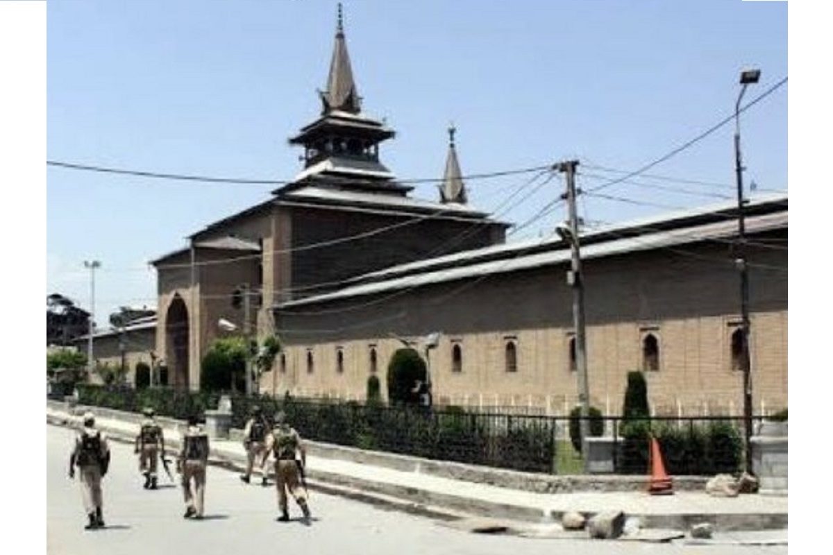 NC asks J&K administration to lift curbs on Friday prayers in Srinagar’s Jamia Masjid