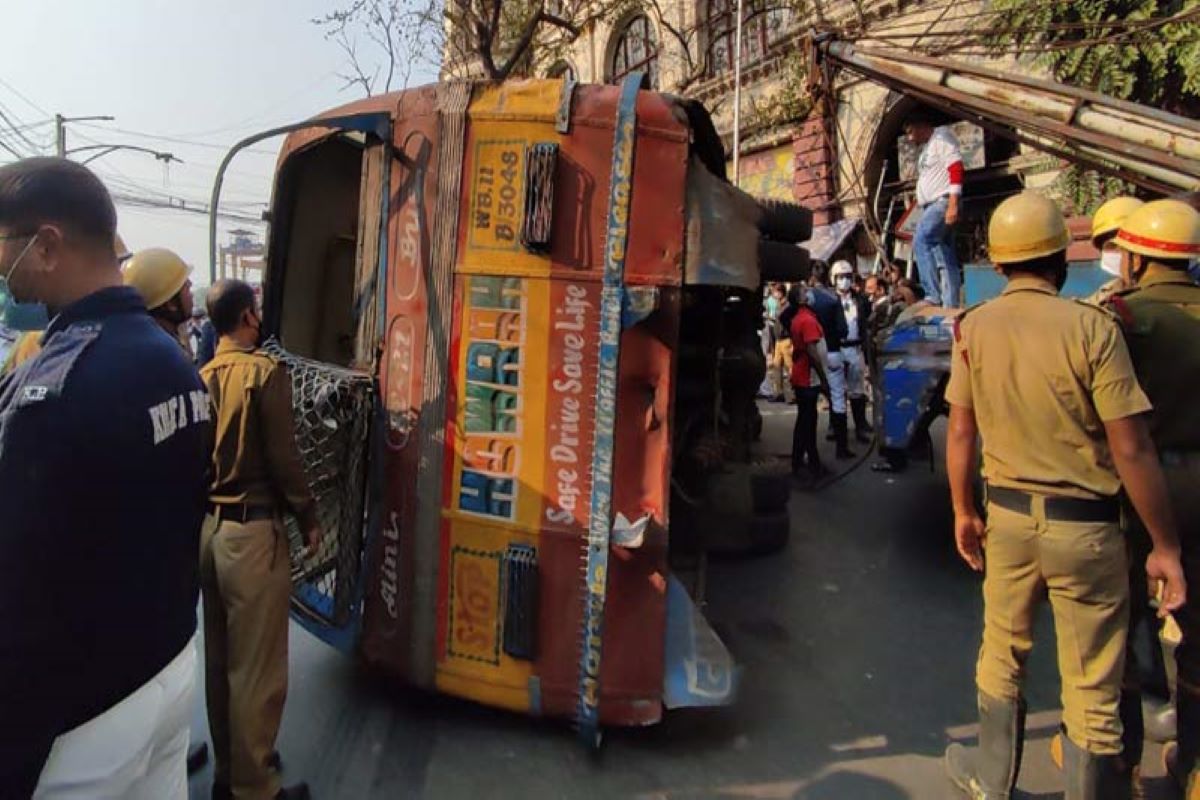 ‘Racing’ bus turns turtle at Dorina Crossing, at least 23 injured
