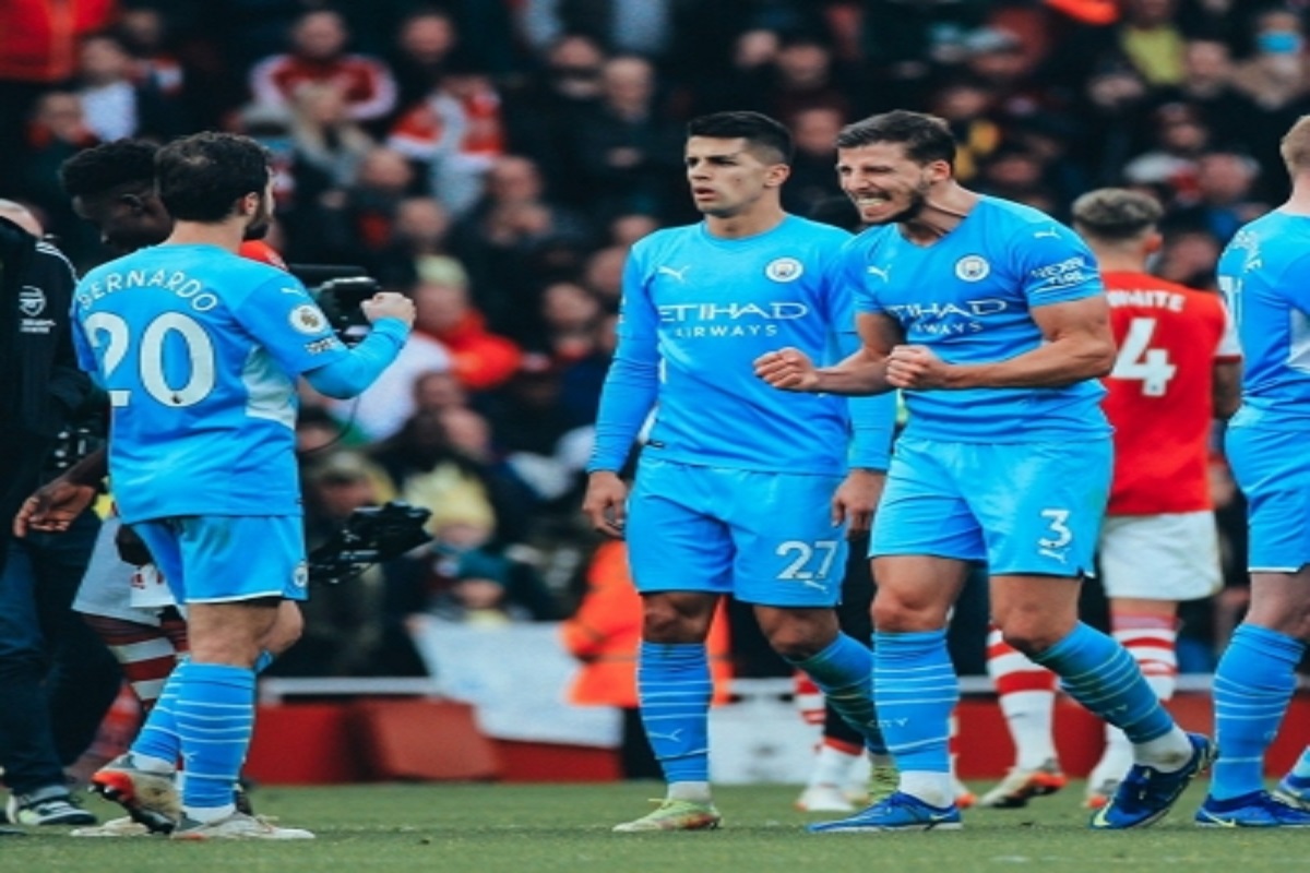 Premier League: City overcome 10-man Arsenal with stoppage-time goal