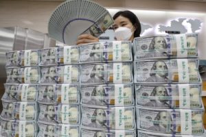 S.Korea’s foreign currency trading hits record high in 2021