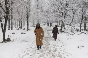 Tourists stranded as flights at Srinagar airport continue to be cancelled due to snow