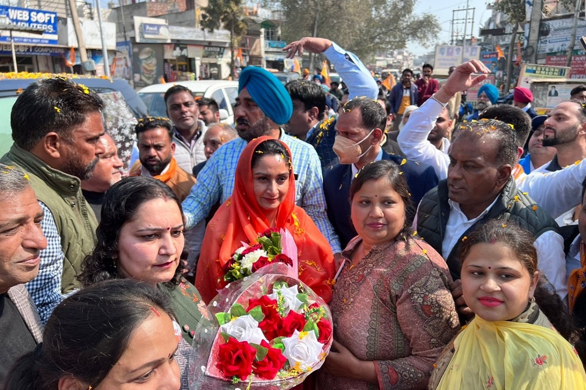 Assembly Polls: Giving a chance to AAP is akin to signing away the river waters of Punjab, says Harsimrat