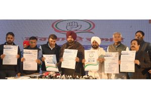 Punjab Polls: Cong promises Rs 1100 per month for women ‘in need’, 1 lakh govt jobs, 8 cooking gas cylinders, end of liquor & sand mafia