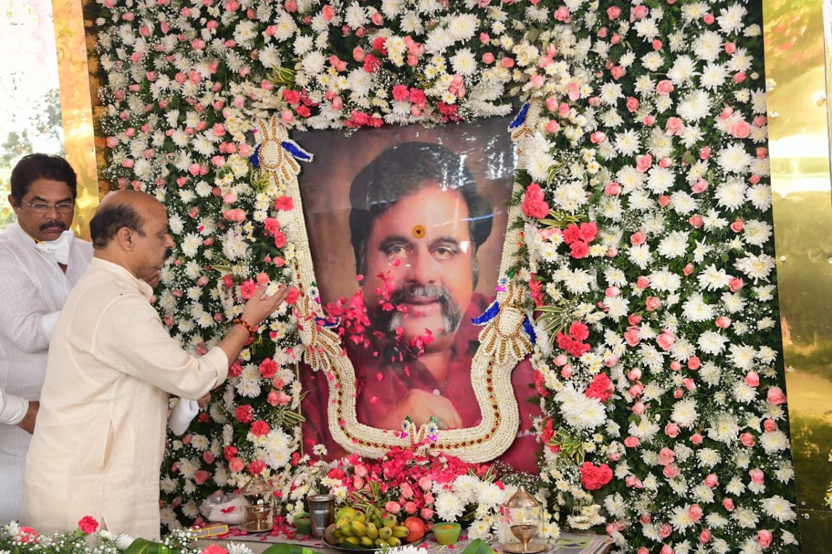 Karnataka CM lays foundation stone for film star Ambarish’s Memorial