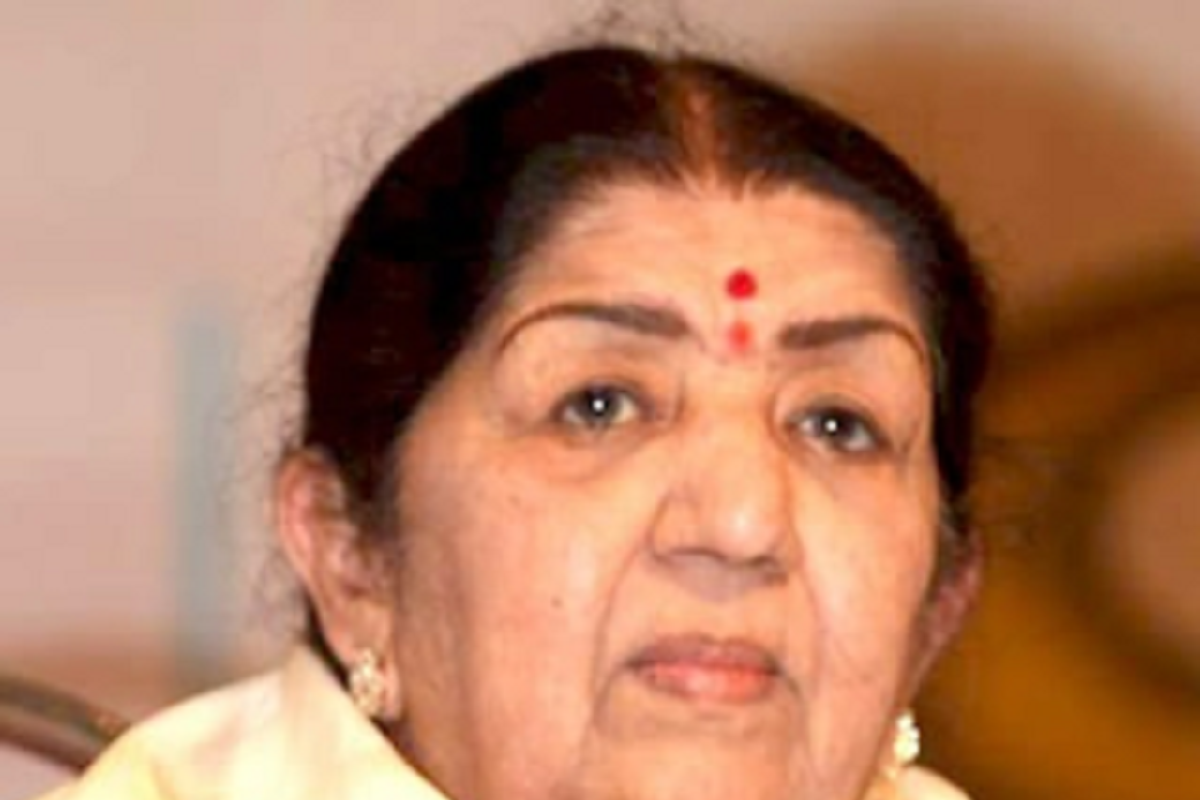 Amid chanting of vedic hymns, Lata Mangeshkar’s body consigned to flames