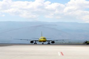 US low-cost airlines announce merger deal