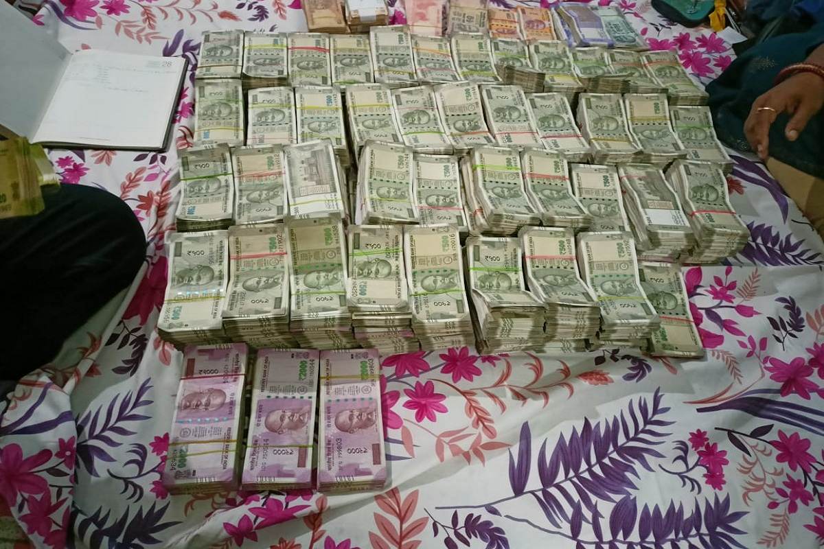 Rs 1.12 crore cash recovered from bribe-taking Odisha doctor