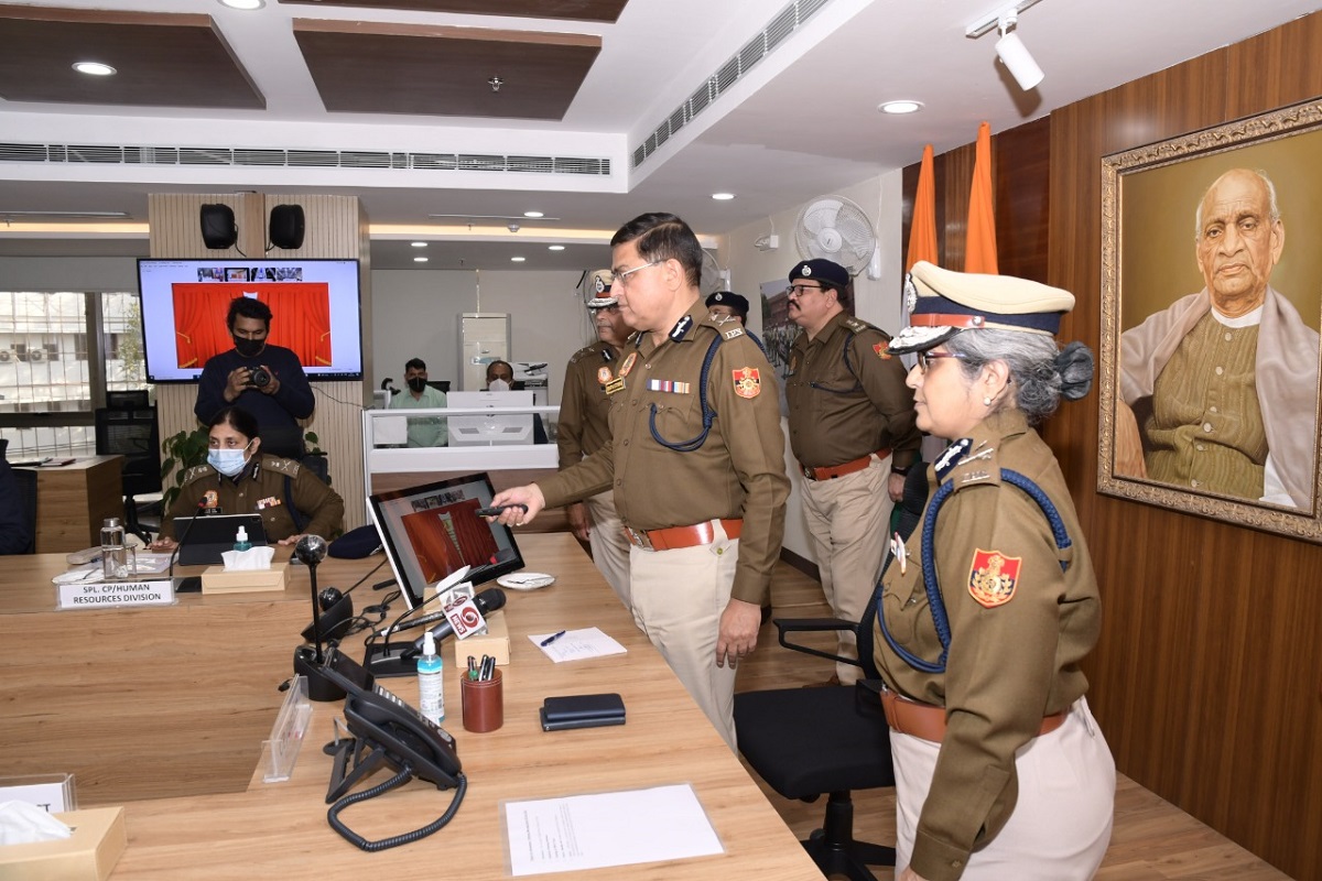 CP Delhi inaugurates Delhi Police Public Digital Library at Okhla Vihar metro station