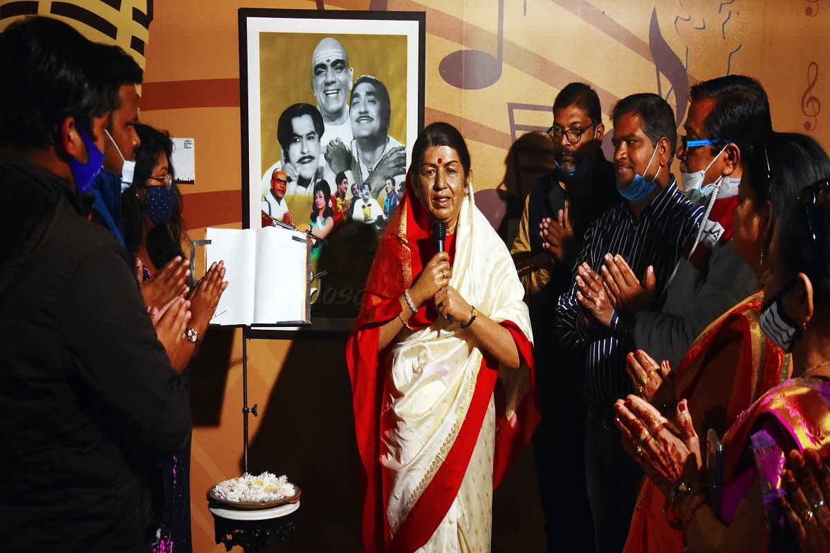Maharashtra declares public holiday on Monday to mourn demise of Lata Mangeshkar