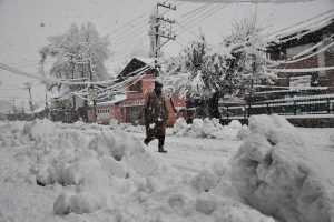Flights at Srinagar cancelled; highways shut due to heavy snowfall & landslides