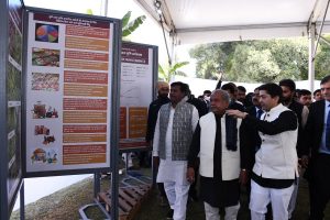 Tomar inaugurates mobile centre called ‘Shashwat Bharat Krushi Rath’ for farmers