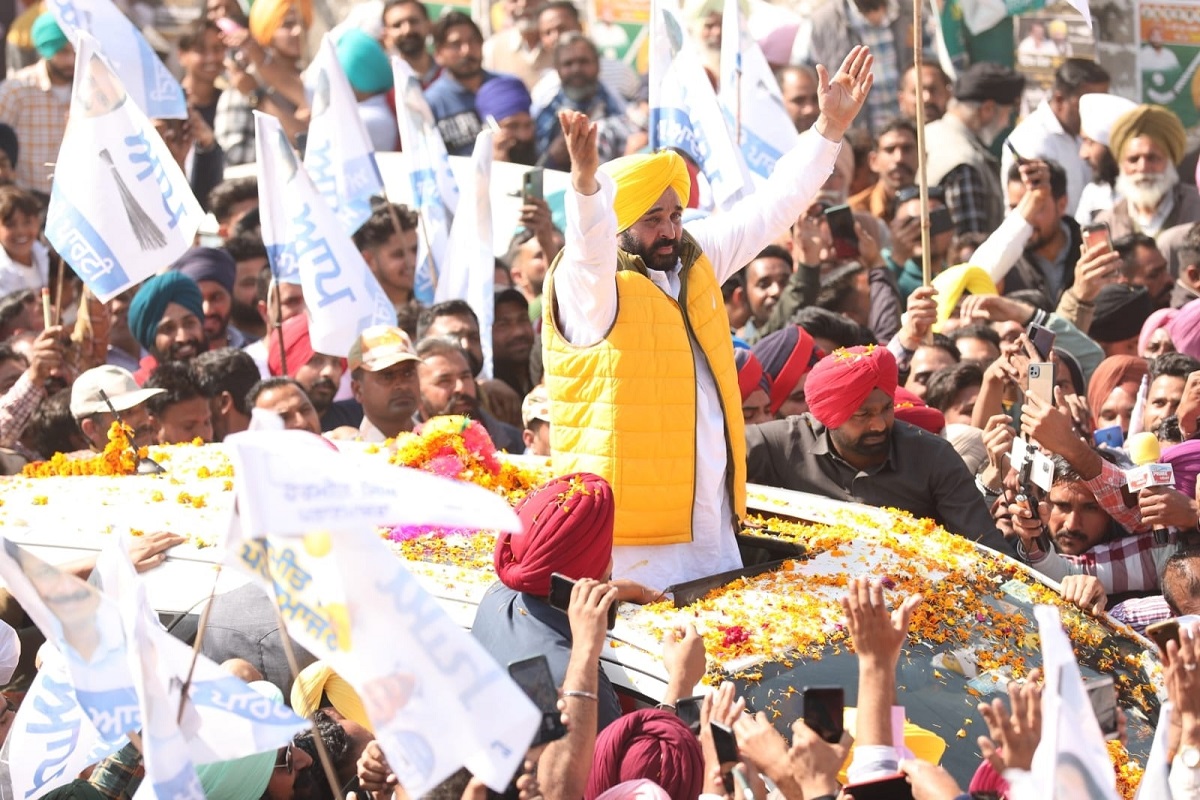 Punjab Polls:  Aam Aadmi Party’s Tsunami makes Punjab polls one-sided contest