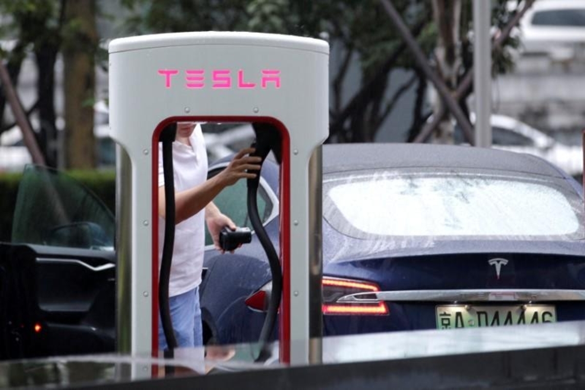 Tesla offers free EV charging near Ukraine for people fleeing country