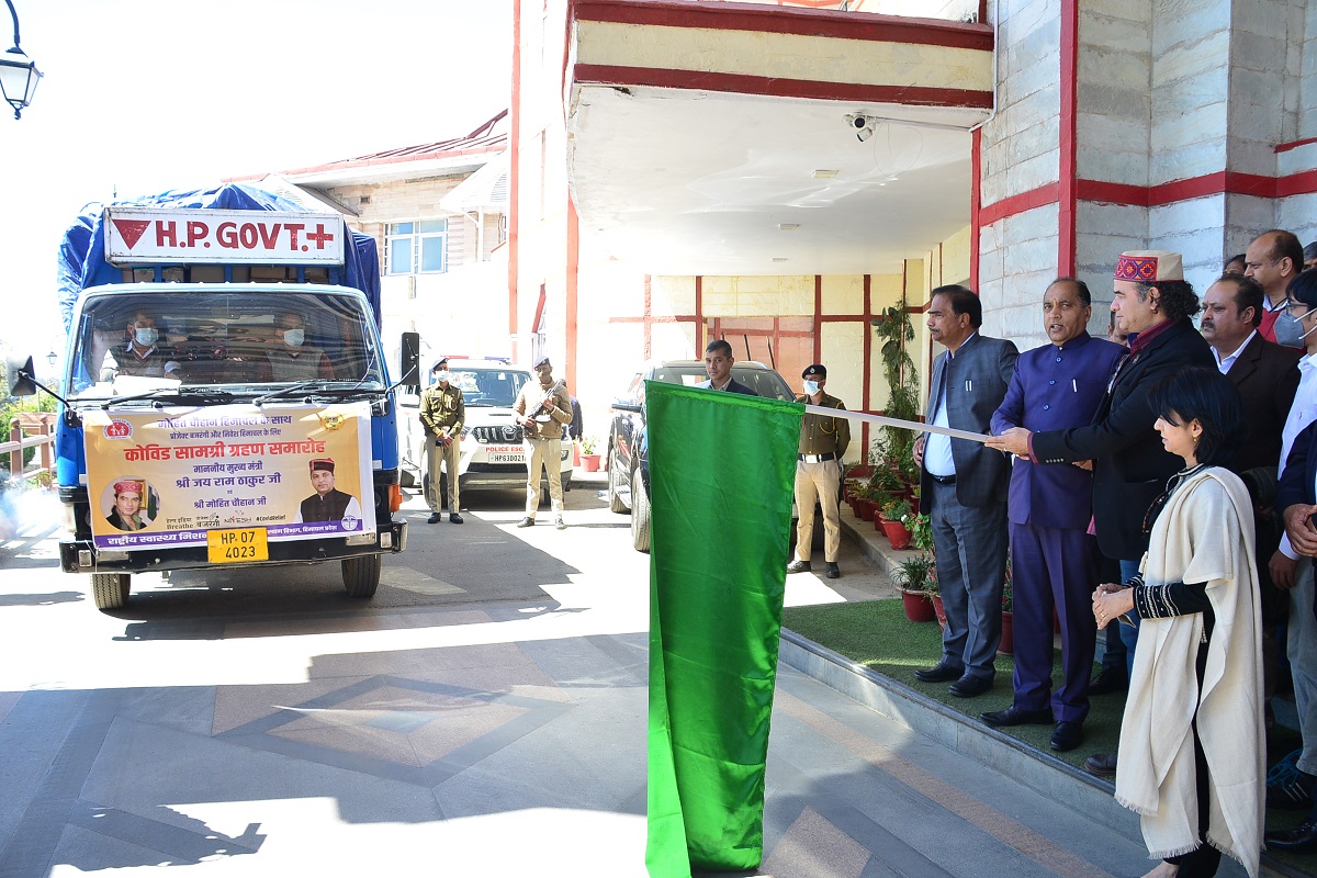 Bollywood singer Mohit Chauhan donates Covid relief material to HP