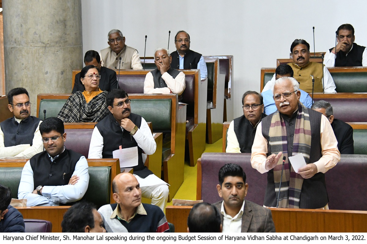 Tractors older than 10 years should not be banned in NCR: Khattar