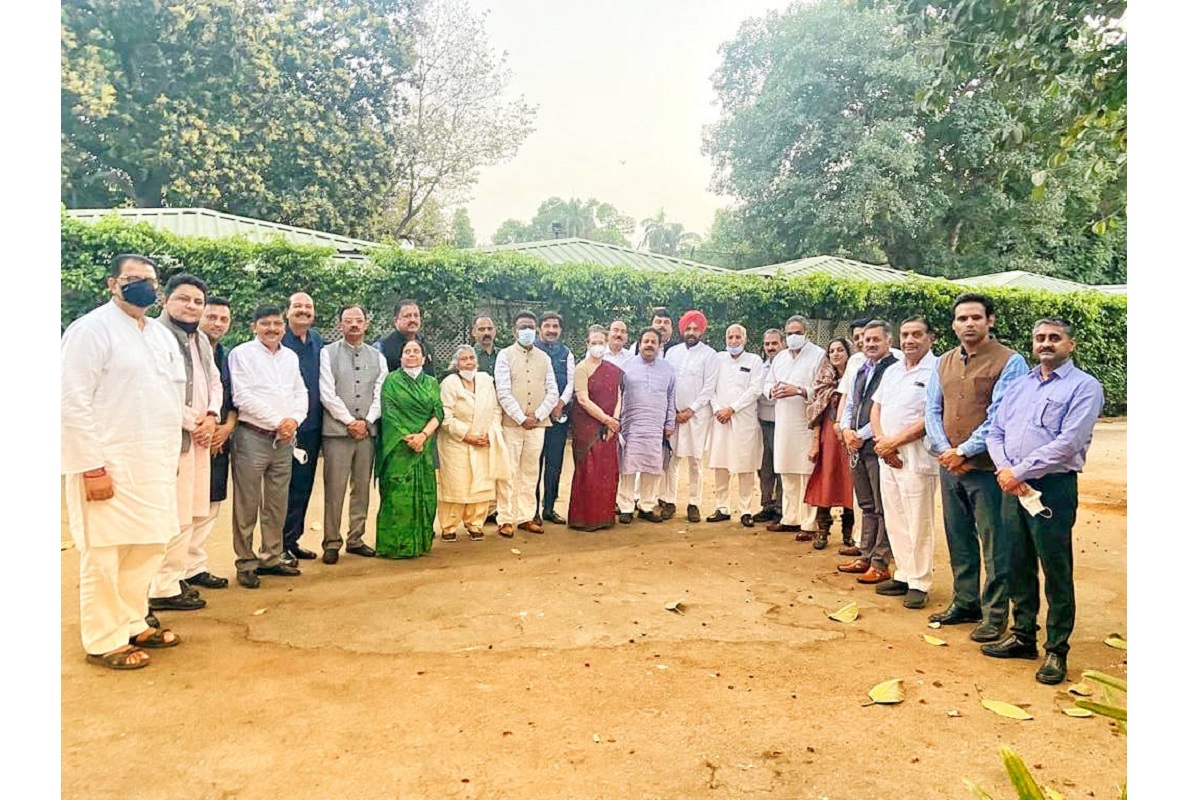 HP Cong leaders meet Sonia Gandhi to discuss strategy for assembly polls