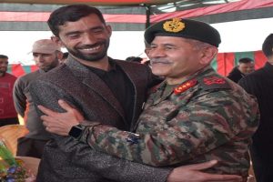 Northern Army Commander takes stock of security scenario in Kashmir
