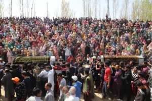 Hundreds offer tearful tributes to SPO, brother shot dead by terrorists