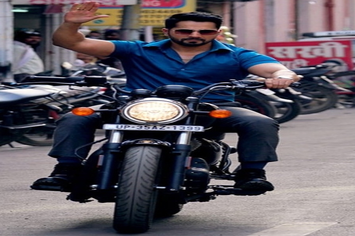 ‘Bawaal’ FIRST LOOK Out: Varun Dhawan drives a Royal Enfield bike
