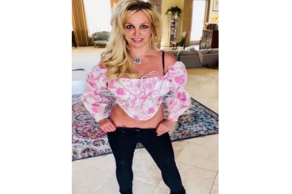 Singer Britney Spears, expecting a child with fiance Sam Asghari
