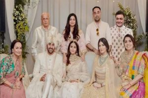 Fan adds Rishi Kapoor to family photo from Ranbir Alia’s wedding
