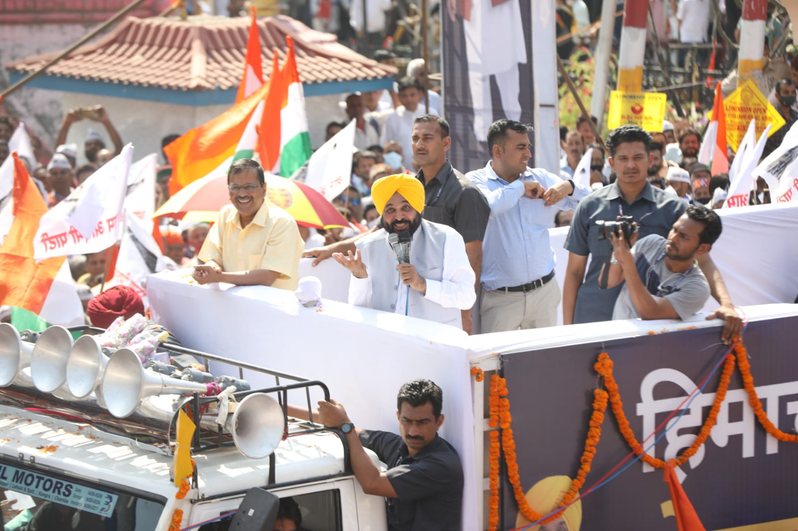 Kejriwal, Mann seeks vote for change for corruption free Himachal