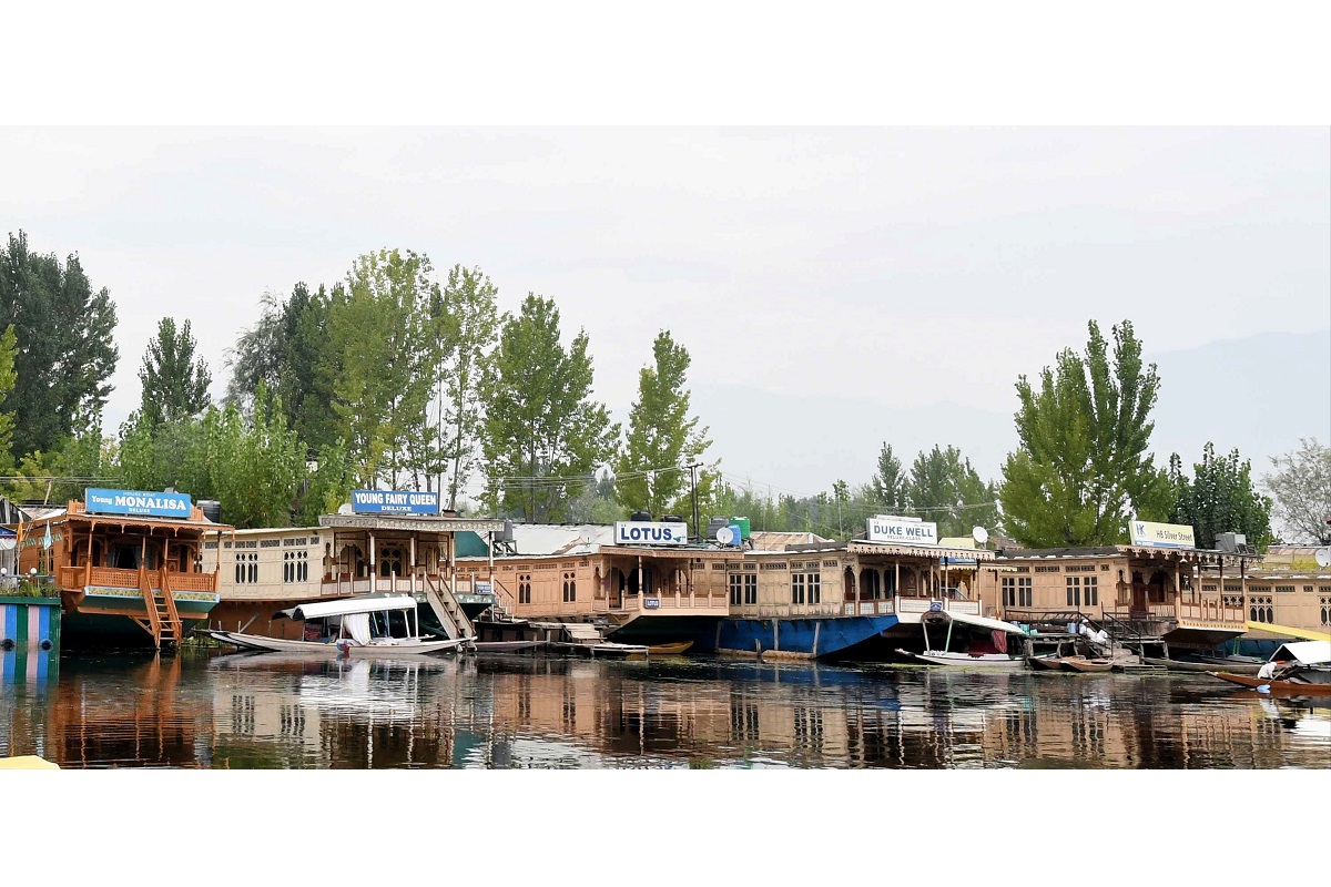Safety norms in Kashmir houseboats to be examined