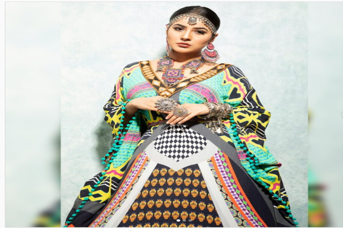 Here are 5 Shehnaaz Gill-inspired traditional outfits for your closet