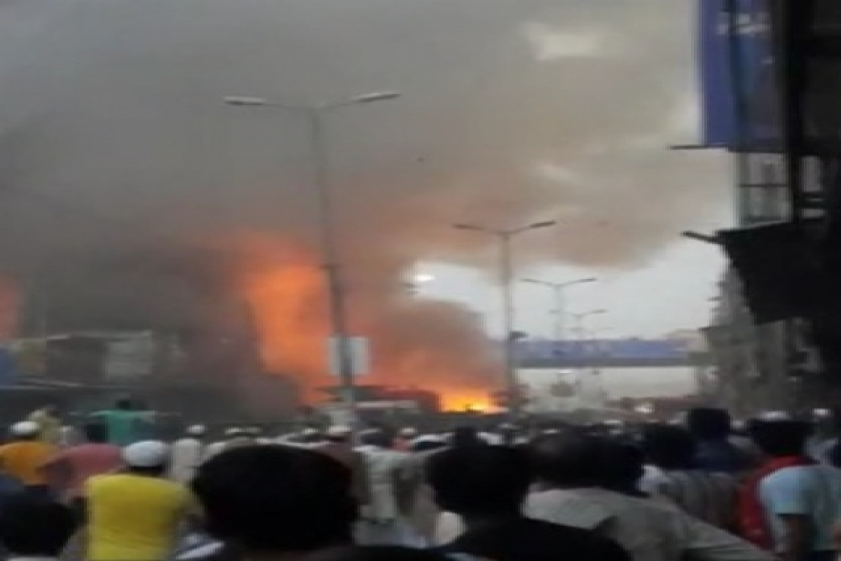 Massive fire guts 3 shops in Delhi; 5 injured, building collapses