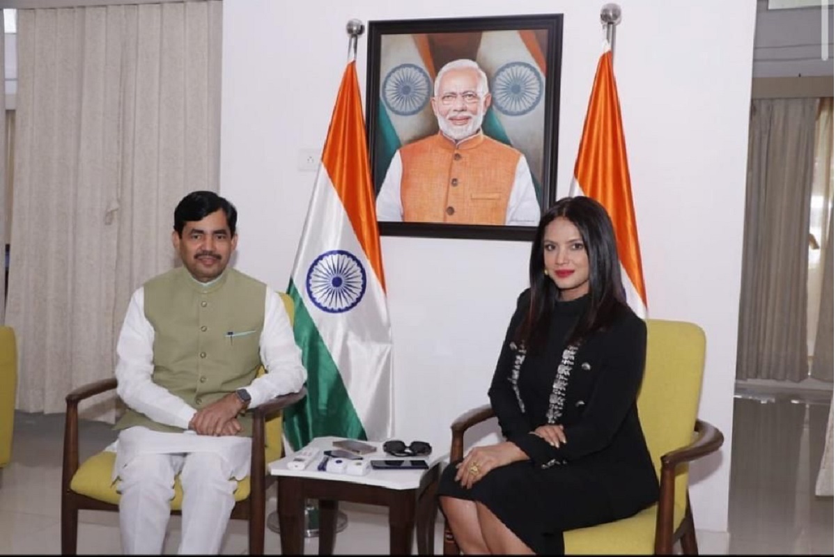 Never Back Down: Neetu Chandra meets CM Nitish Kumar and Syed Shahnawaz Hussain, and receives acclaim!