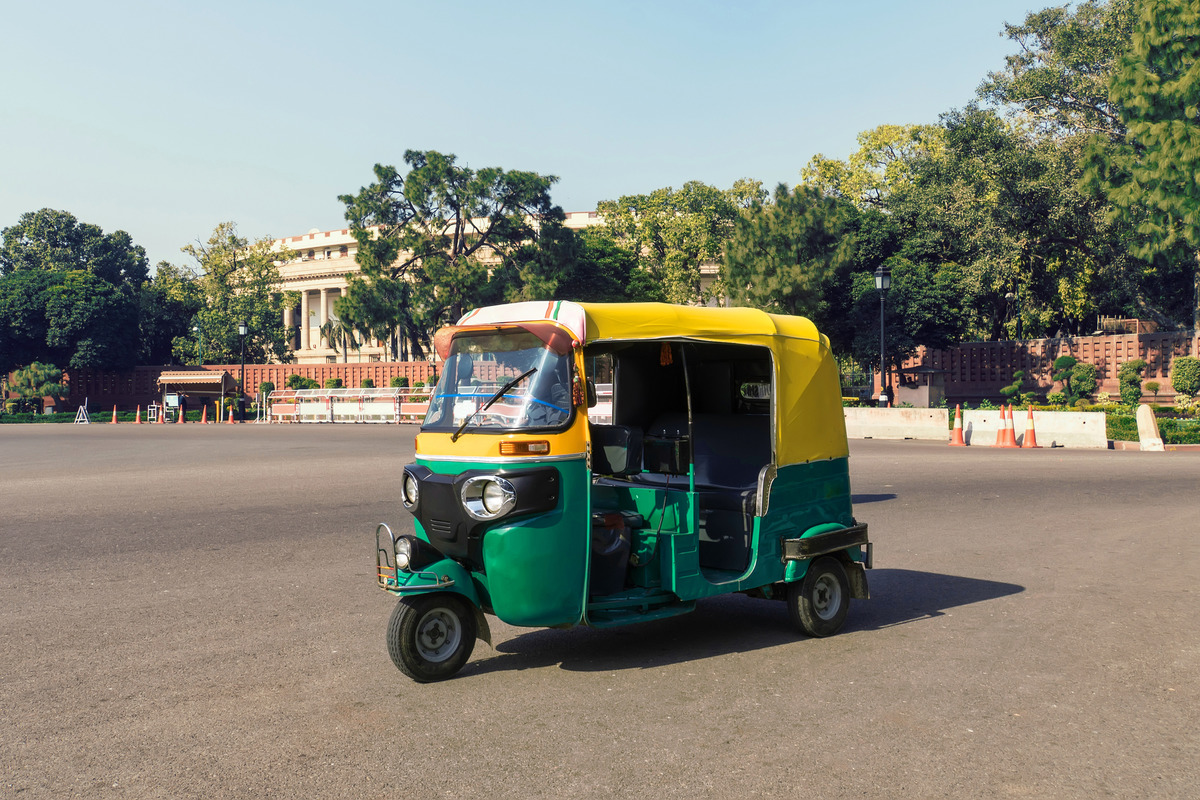 Cab drivers’ association stages protest against fuel price hike