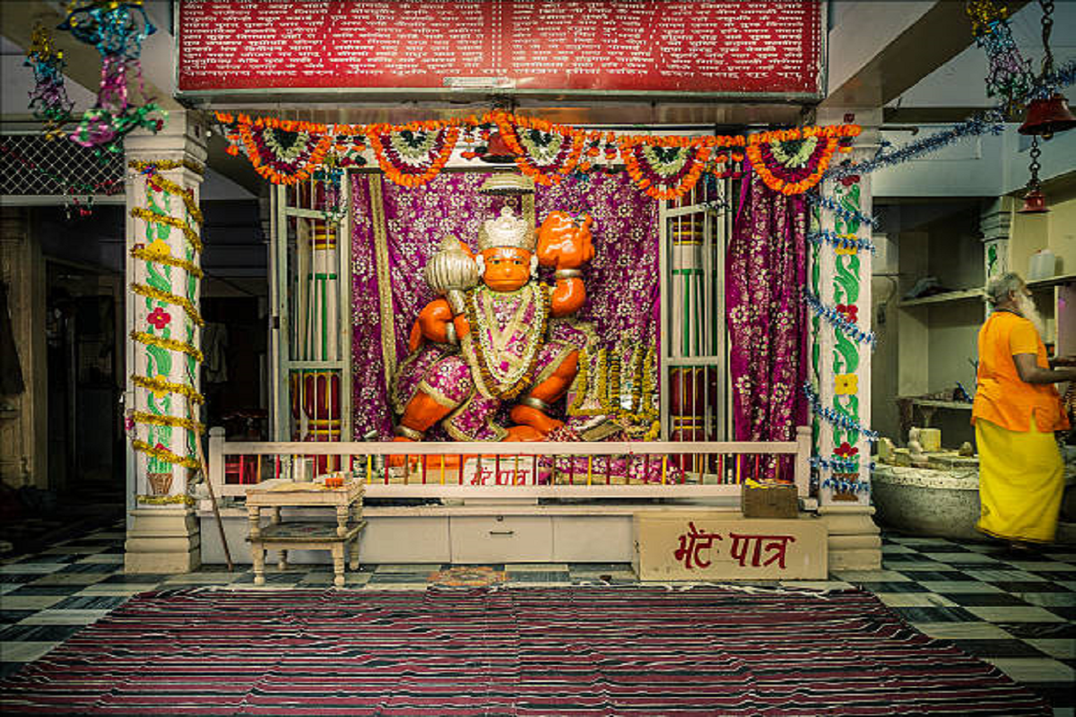 Priest booked for playing hanuman chalisa