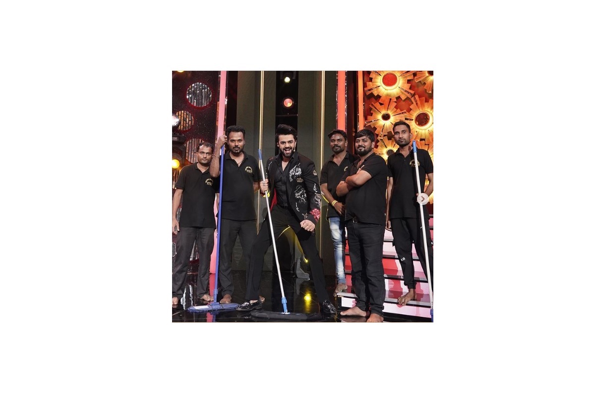 Maniesh Paul had a MunnaBhai Moment On The Sets OF His Show