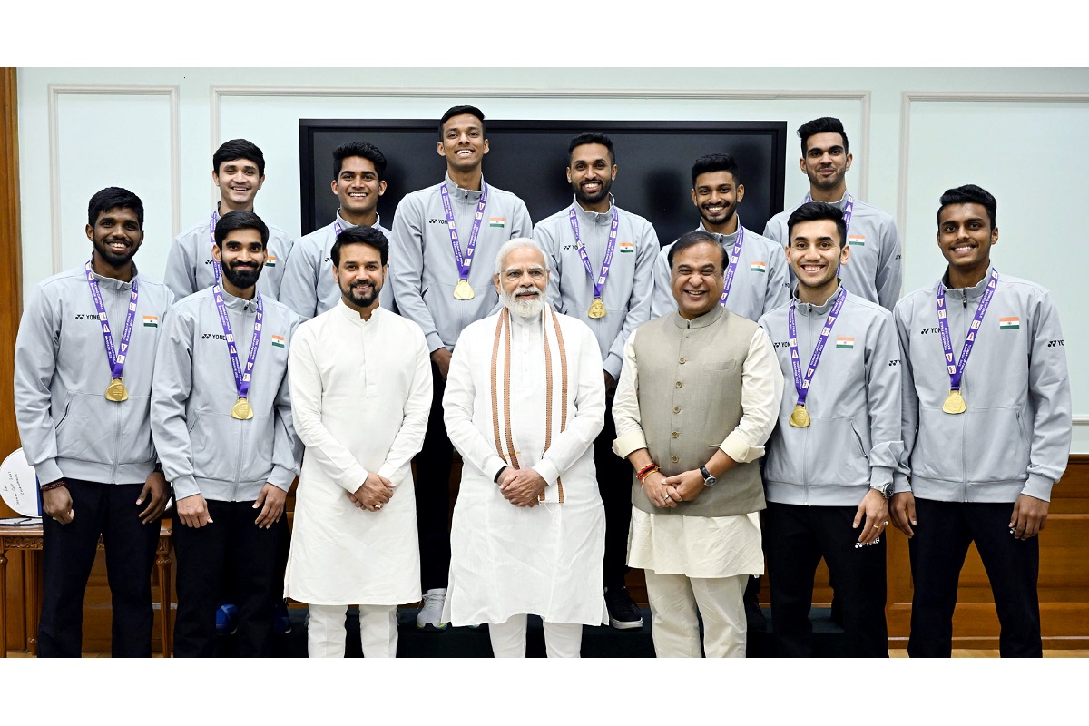 PM interacts with Thomas Cup, Uber Cup team
