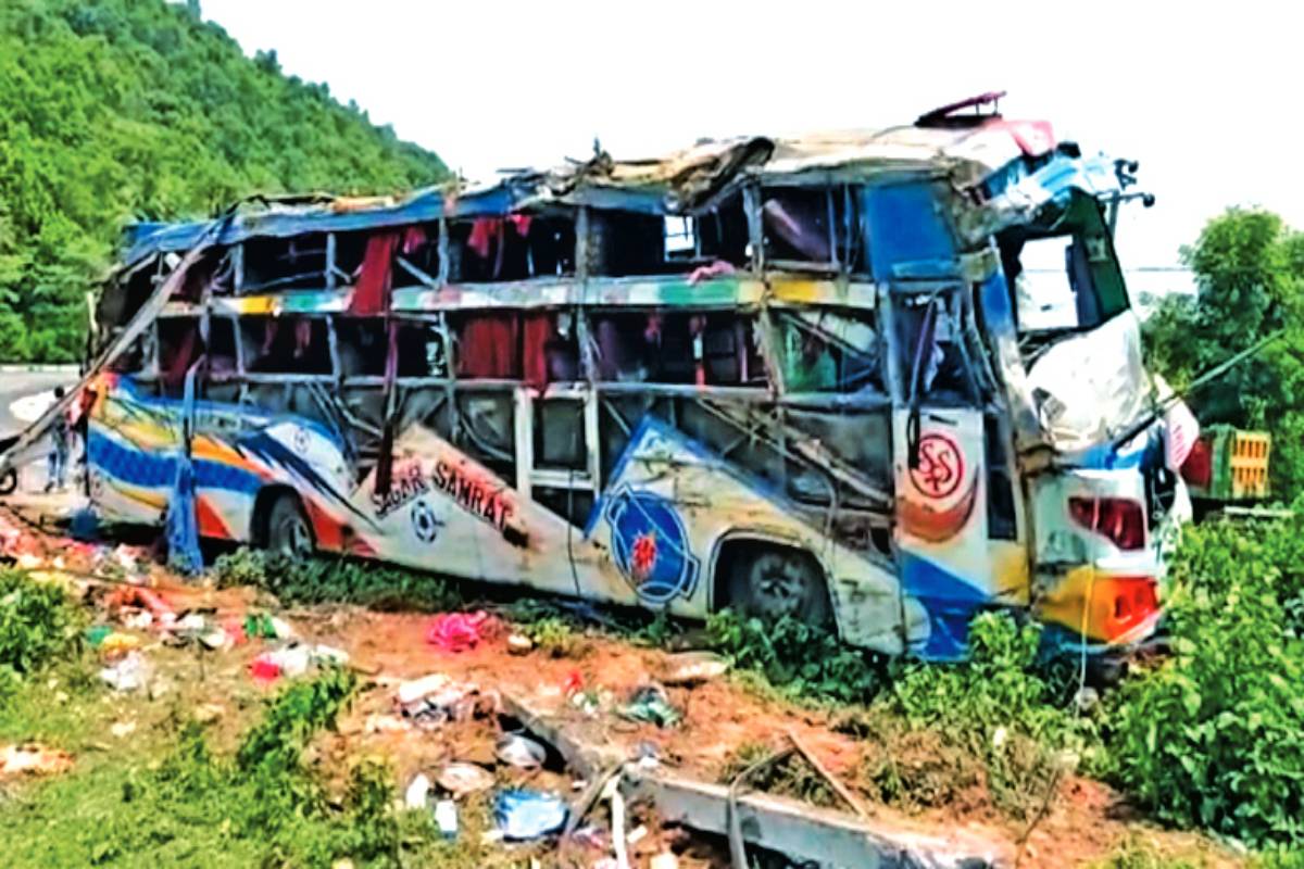 6 killed as tourist bus from WB overturns in Kalinga ghat of Odisha