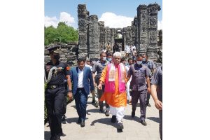 Lt. Governor Sinha participates in prayers at India’s oldest Sun temple